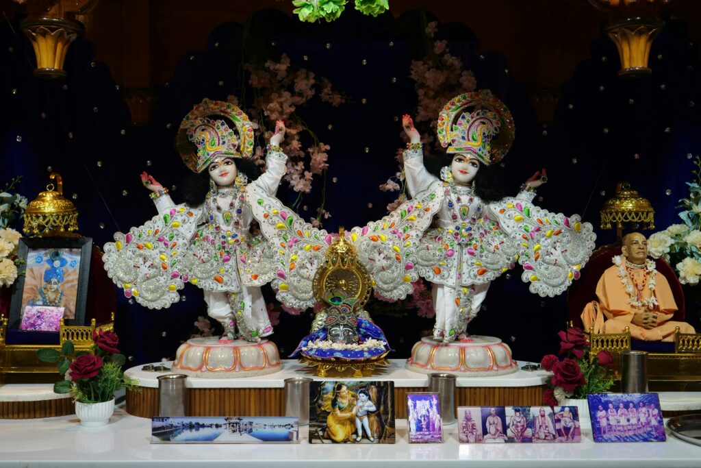 श्रीकृष्ण हिंदू धर्म के बहुत लोकप्रिय देवता हैं